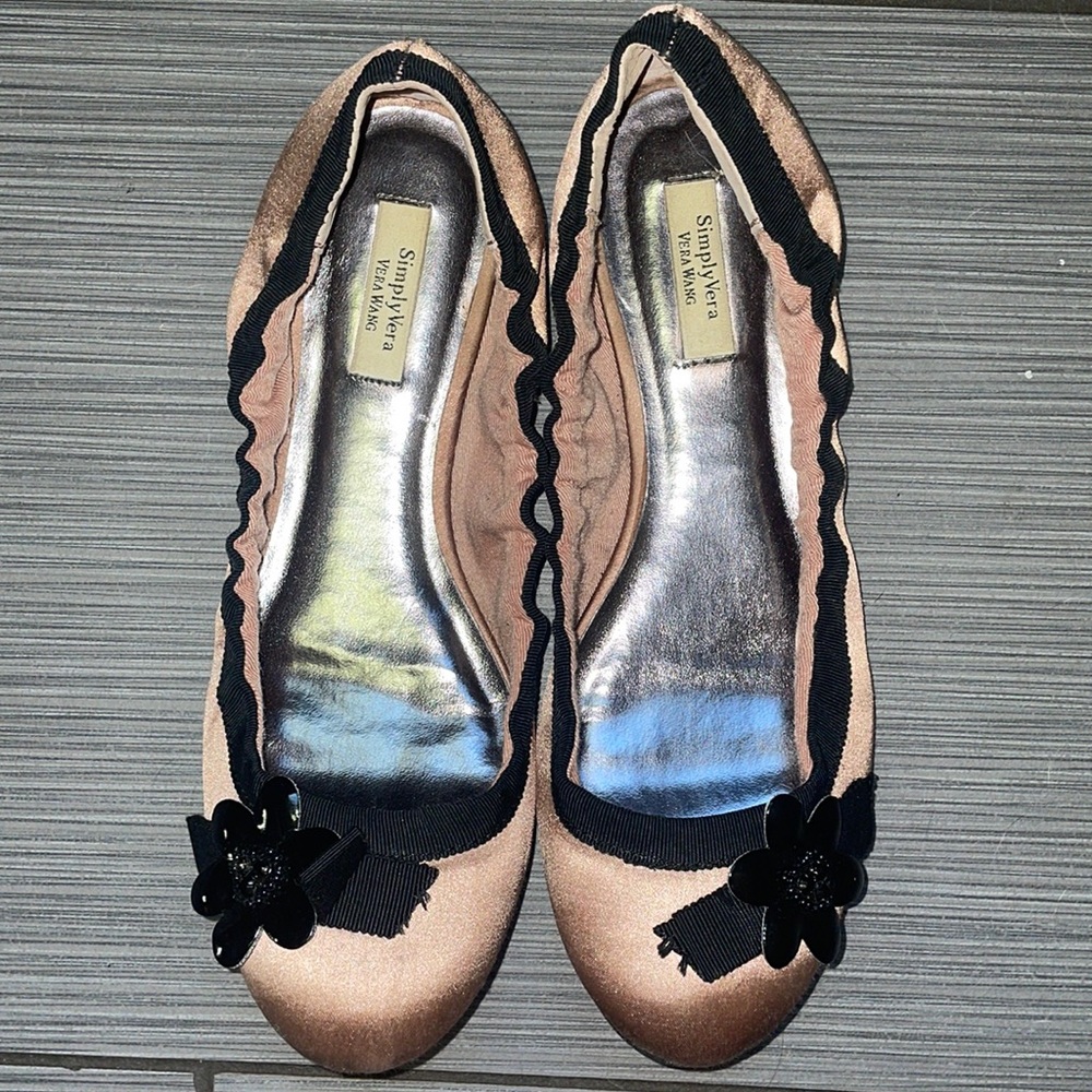 Simply Vera pale pink flats!